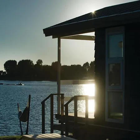 Strandhuisje Eiland Van בית נופש *