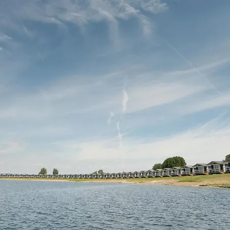 Strandhuisje Eiland Van בית נופש *
