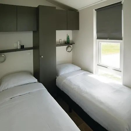 Strandhuisje Eiland Van בית נופש *